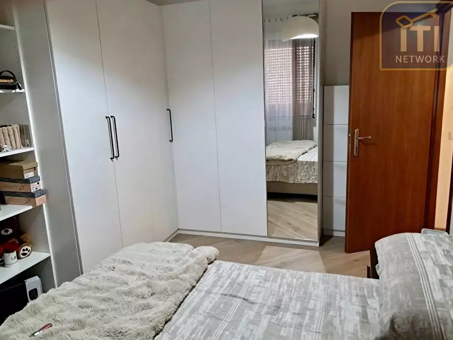 Immagine 18 di Appartamento in vendita  in Viale Vasco De Gama 84 a Roma