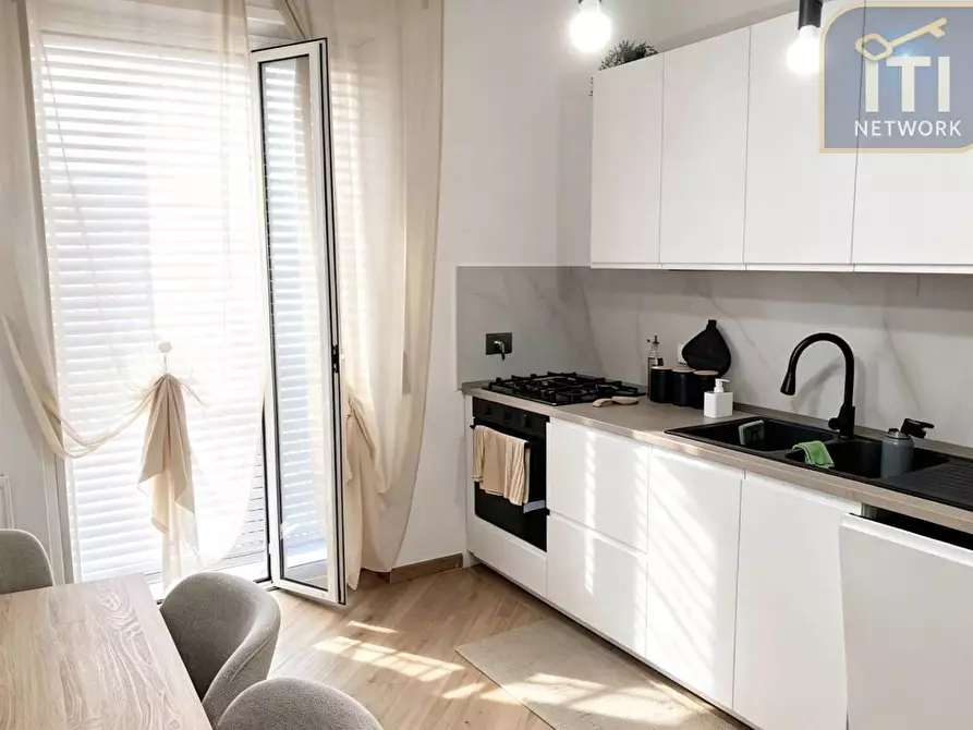 Immagine 6 di Appartamento in vendita  in Viale Vasco De Gama 84 a Roma