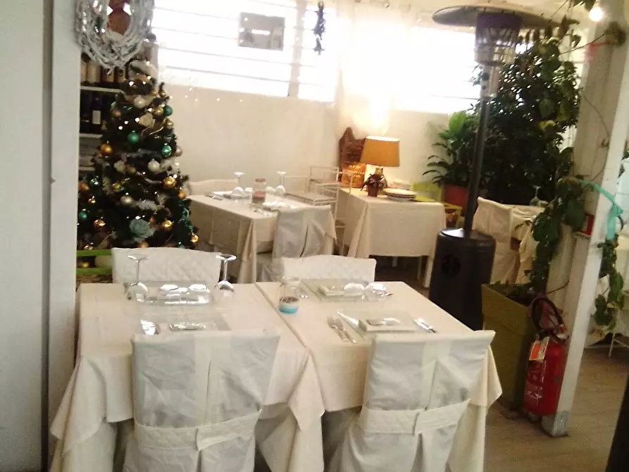 Immagine 4 di Locale commerciale in vendita  in Lungomare delle Sirene a Pomezia