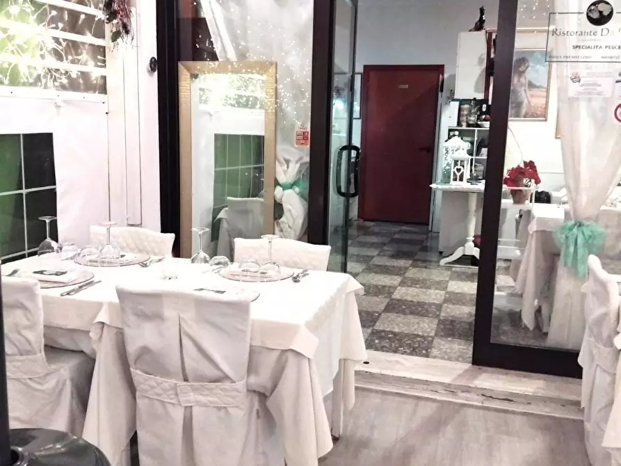 Immagine 17 di Locale commerciale in vendita  in Lungomare delle Sirene a Pomezia