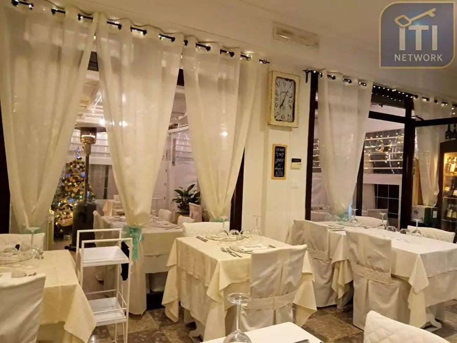 Immagine 25 di Locale commerciale in vendita  in Lungomare delle Sirene a Pomezia