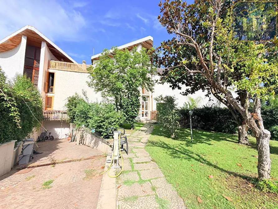 Immagine 6 di Villa in vendita  in Via Protagora a Roma