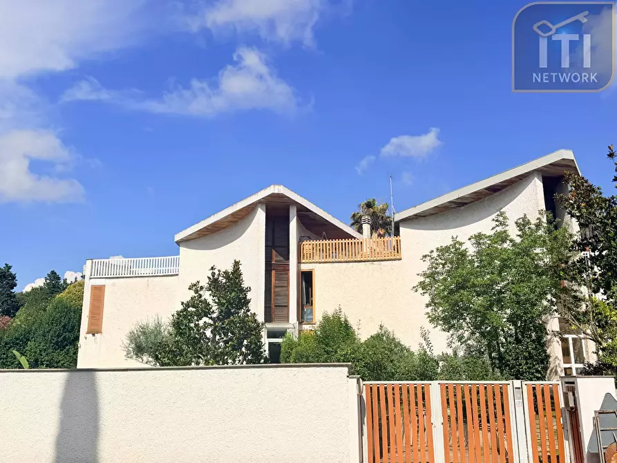 Immagine 9 di Villa in vendita  in Via Protagora a Roma