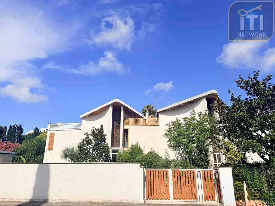 Immagine 1 di Villa in vendita  in Via Protagora a Roma