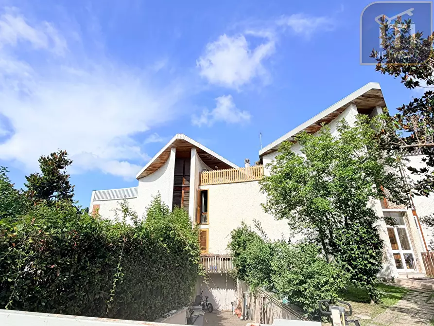 Immagine 10 di Villa in vendita  in Via Protagora a Roma
