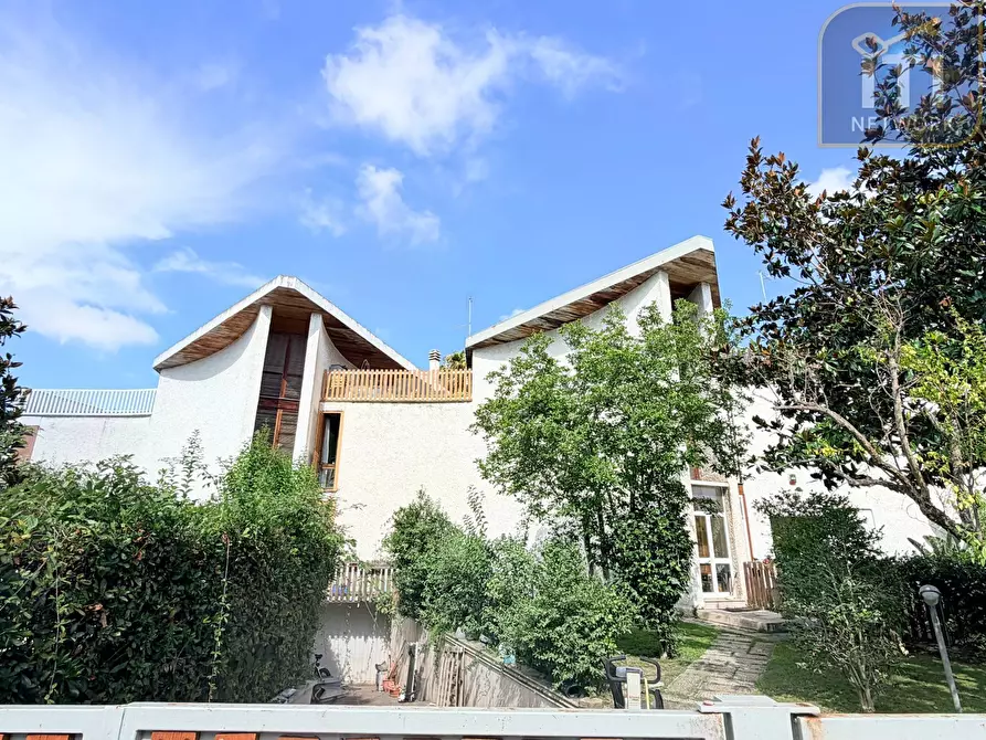 Immagine 11 di Villa in vendita  in Via Protagora a Roma
