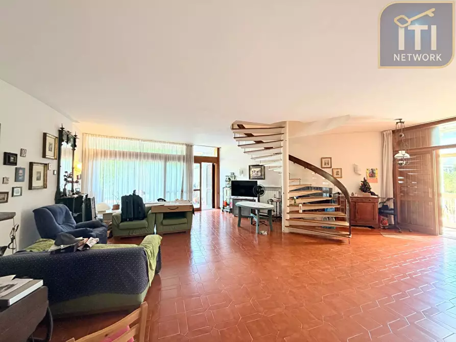 Immagine 14 di Villa in vendita  in Via Protagora a Roma