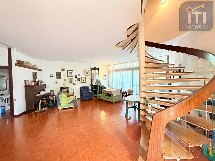 Immagine 17 di Villa in vendita  in Via Protagora a Roma