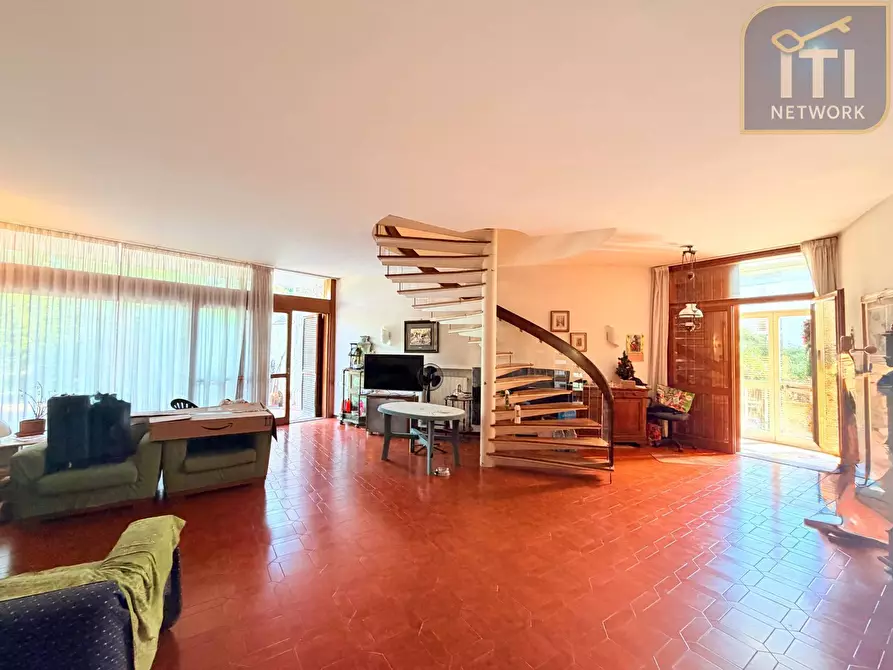 Immagine 19 di Villa in vendita  in Via Protagora a Roma