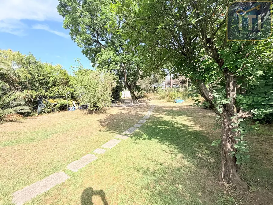 Immagine 21 di Villa in vendita  in Via Protagora a Roma