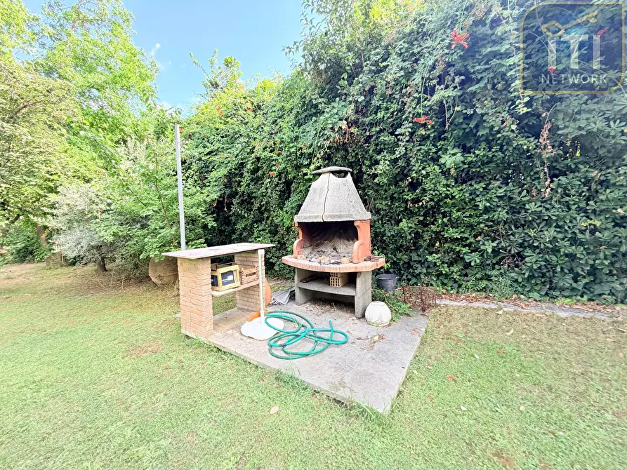 Immagine 25 di Villa in vendita  in Via Protagora a Roma