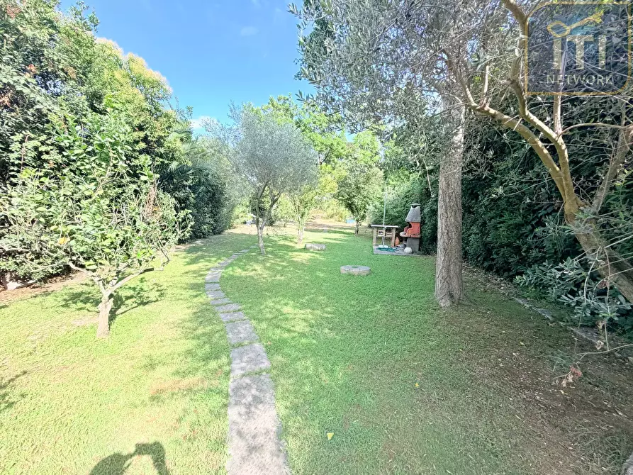 Immagine 26 di Villa in vendita  in Via Protagora a Roma