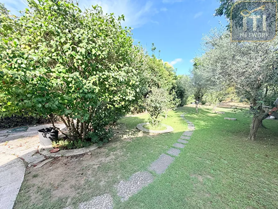 Immagine 28 di Villa in vendita  in Via Protagora a Roma