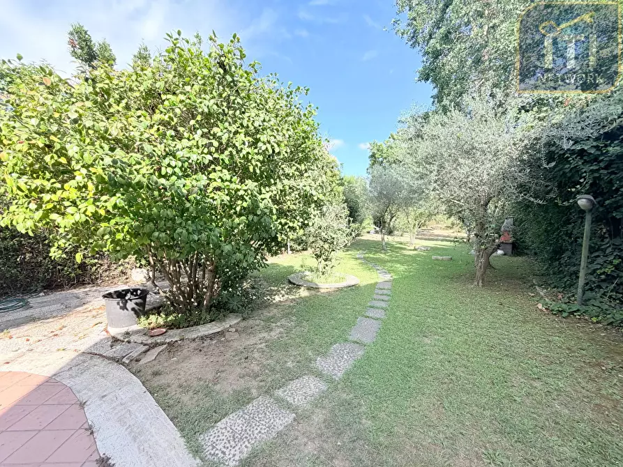 Immagine 29 di Villa in vendita  in Via Protagora a Roma