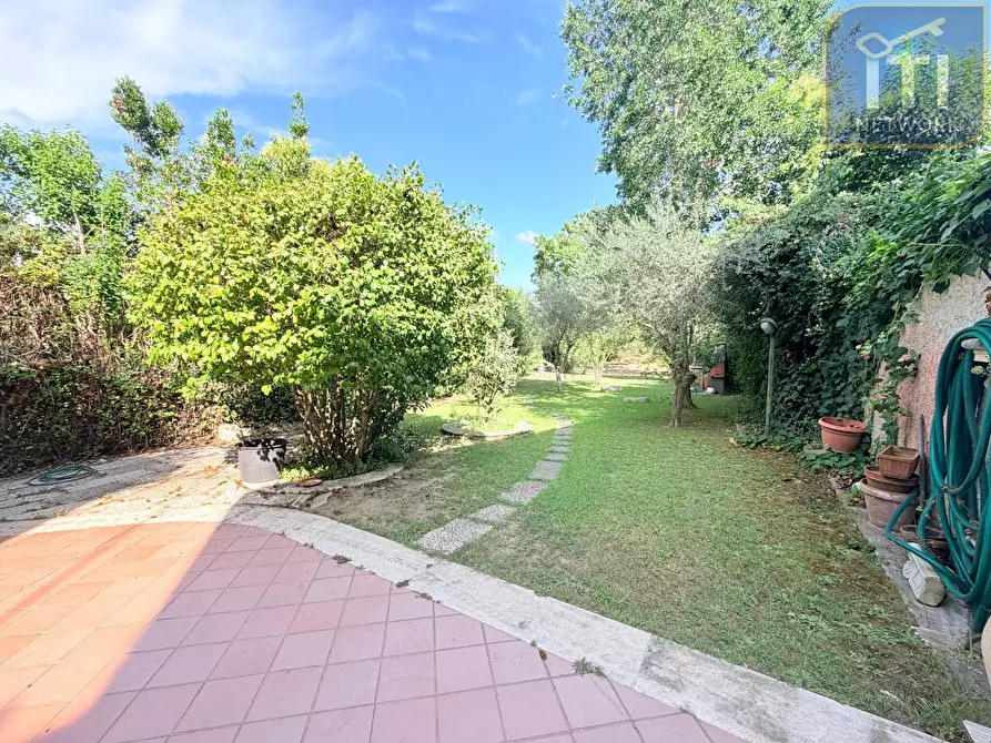 Immagine 30 di Villa in vendita  in Via Protagora a Roma