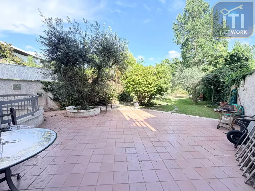 Immagine 32 di Villa in vendita  in Via Protagora a Roma