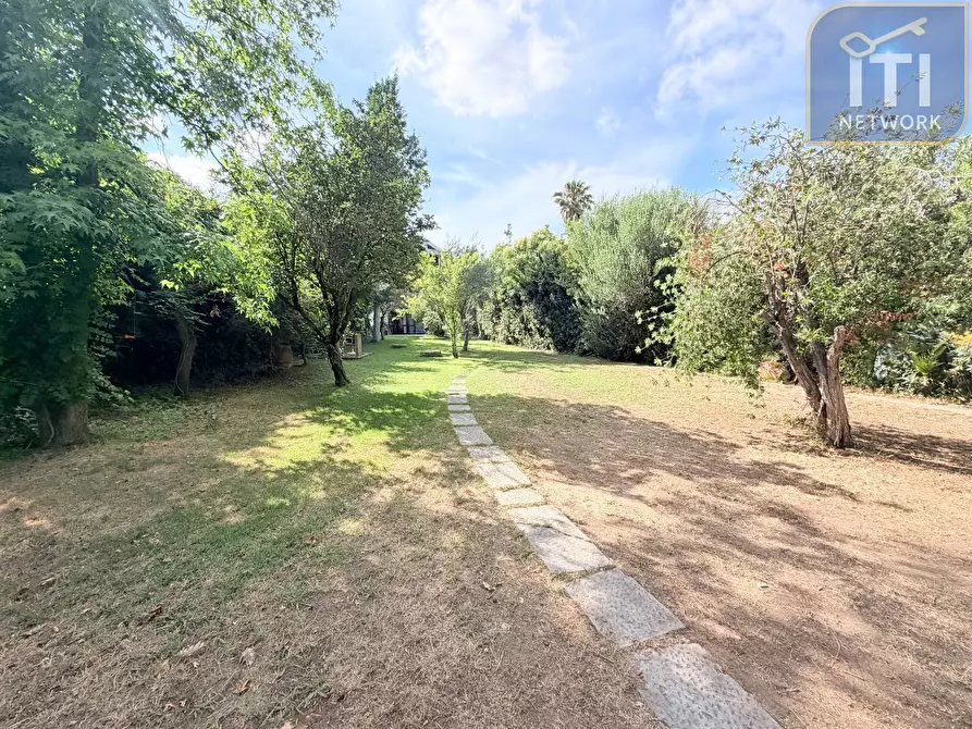 Immagine 37 di Villa in vendita  in Via Protagora a Roma