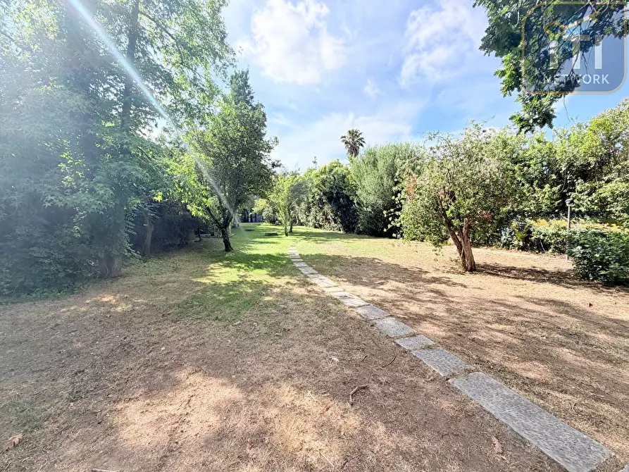 Immagine 38 di Villa in vendita  in Via Protagora a Roma