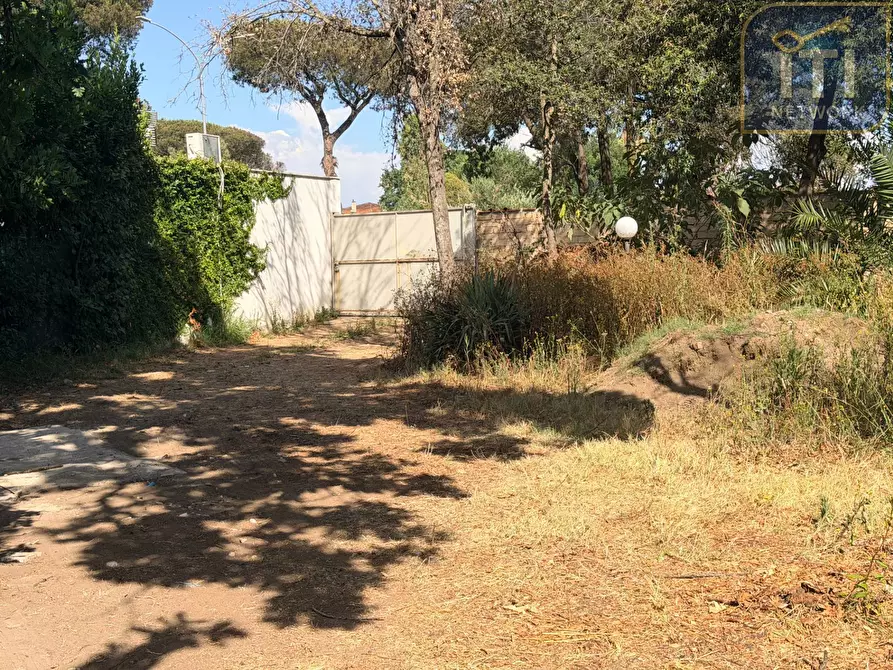 Immagine 39 di Villa in vendita  in Via Protagora a Roma