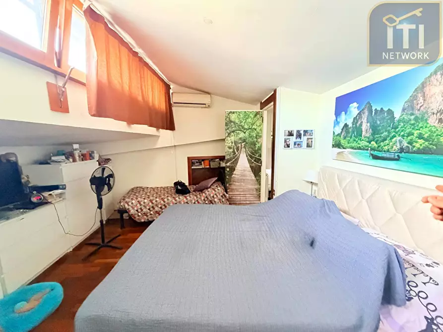 Immagine 50 di Villa in vendita  in Via Protagora a Roma