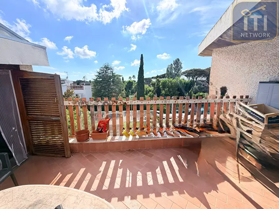 Immagine 54 di Villa in vendita  in Via Protagora a Roma