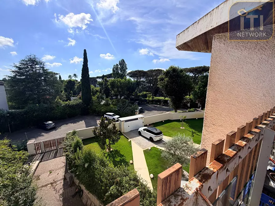 Immagine 56 di Villa in vendita  in Via Protagora a Roma