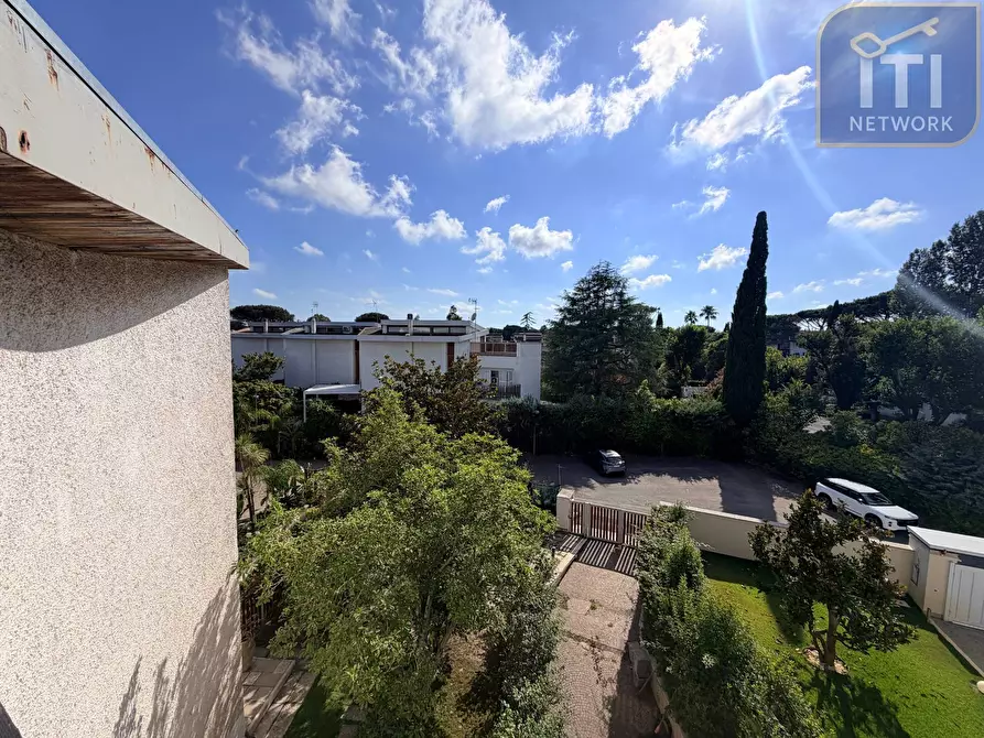 Immagine 57 di Villa in vendita  in Via Protagora a Roma