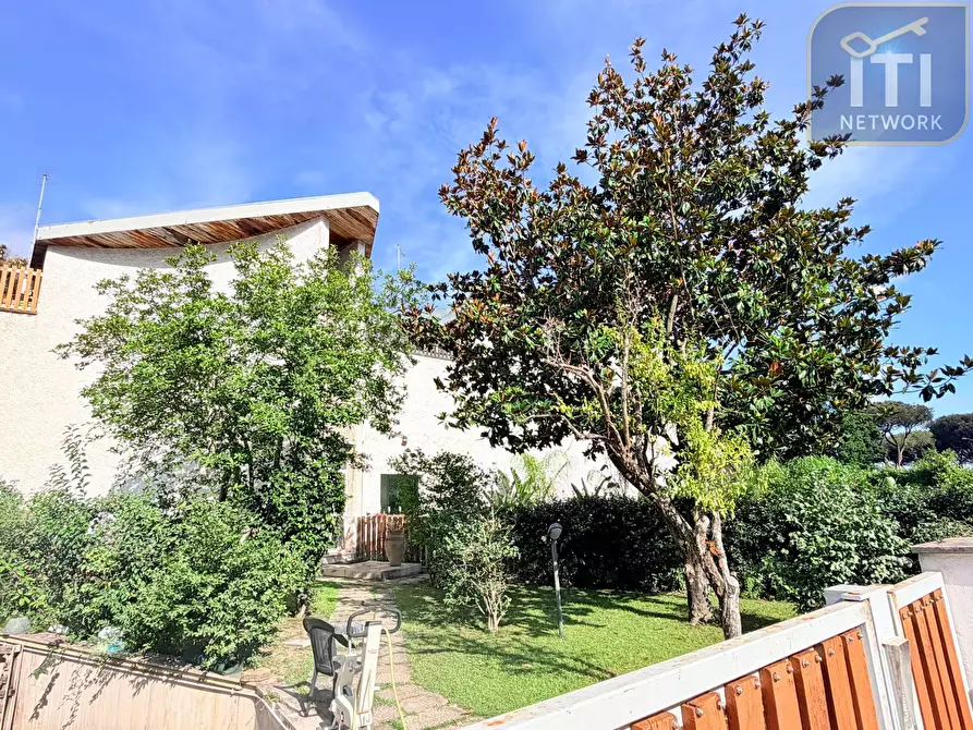 Immagine 58 di Villa in vendita  in Via Protagora a Roma