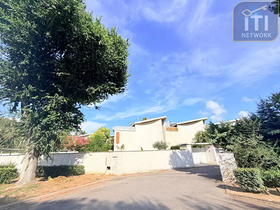 Immagine 59 di Villa in vendita  in Via Protagora a Roma