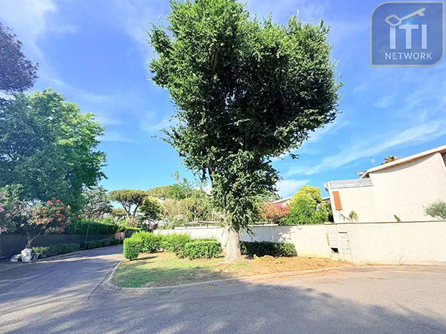 Immagine 60 di Villa in vendita  in Via Protagora a Roma