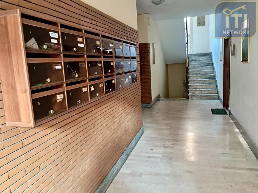 Immagine 2 di Appartamento in vendita  in Via delle Fiamme Gialle 33 a Roma
