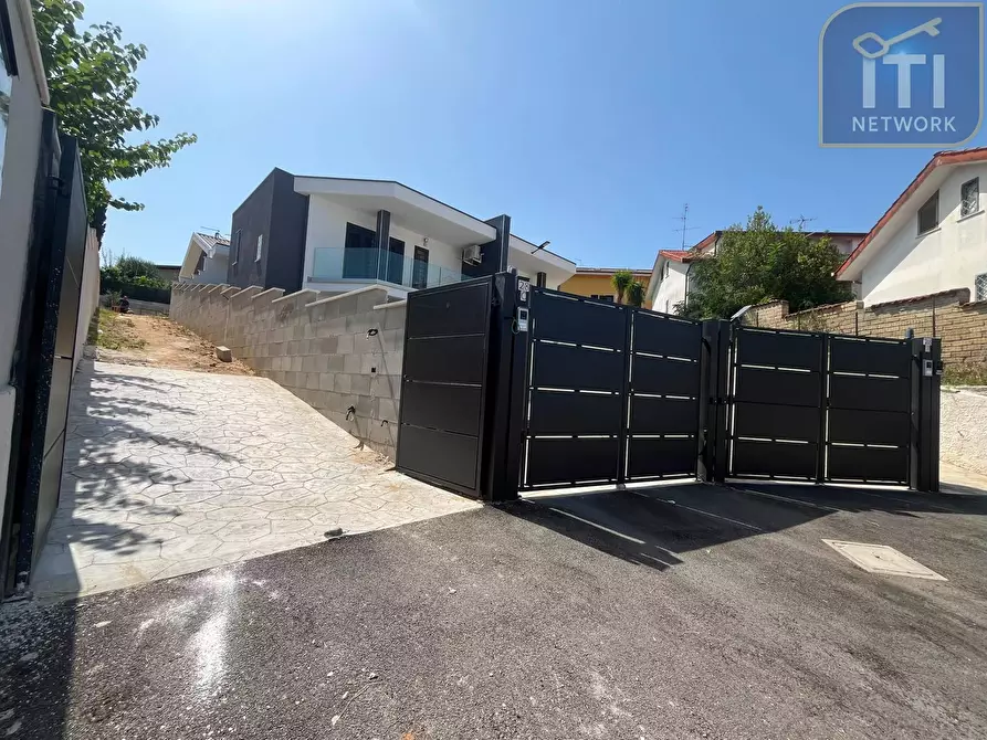 Immagine 11 di Casa semindipendente in vendita  in VIA BURANO a Ardea