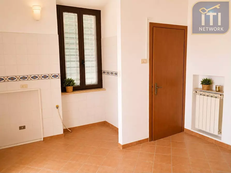 Immagine 14 di Appartamento in vendita  in Lungomare Duca Degli Abruzzi a Roma