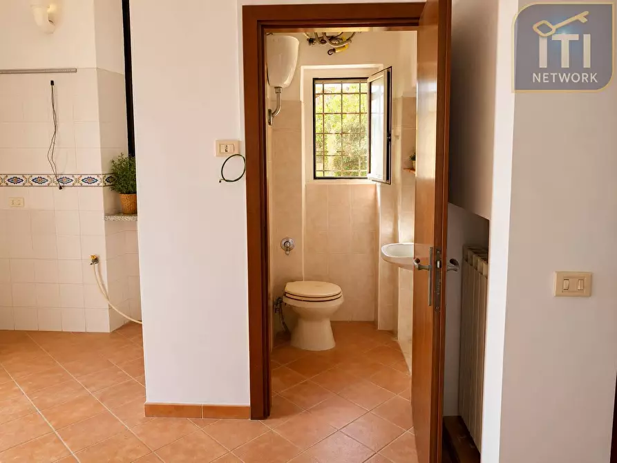 Immagine 13 di Appartamento in vendita  in Lungomare Duca Degli Abruzzi a Roma