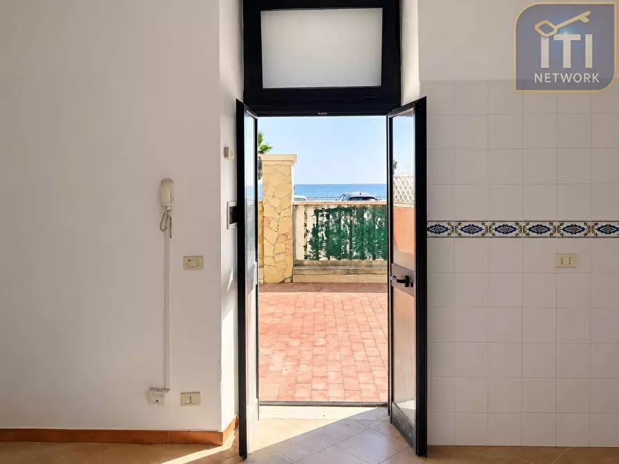 Immagine 17 di Appartamento in vendita  in Lungomare Duca Degli Abruzzi a Roma