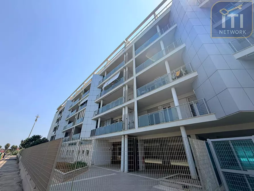 Immagine 1 di Appartamento in vendita  in via del porto di Roma a Roma