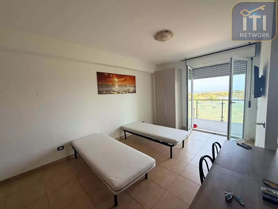 Immagine 4 di Appartamento in vendita  in via del porto di Roma a Roma