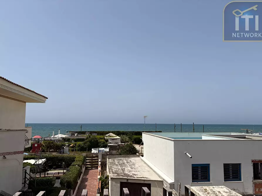 Immagine 1 di Attico in vendita  in Lungomare degli Ardeatini a Ardea
