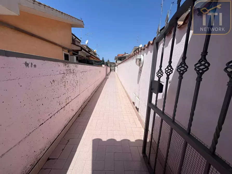 Immagine 2 di Casa semindipendente in vendita  in via degli argonauti a Pomezia