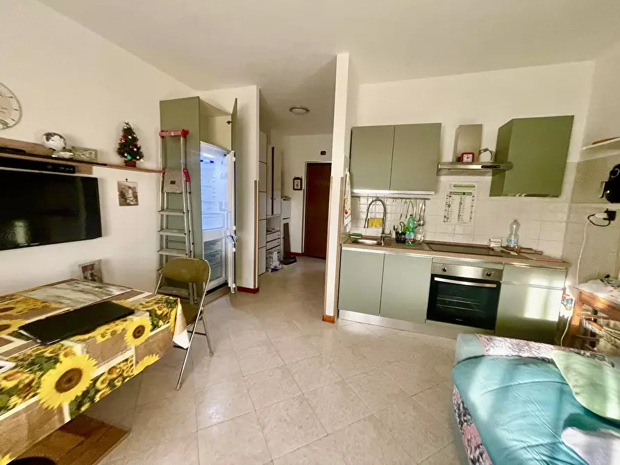 Immagine 4 di Appartamento in vendita  in via Carlo Poma a Pomezia