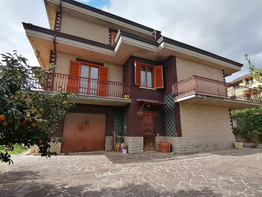 Immagine 3 di Villa in vendita  in Don Antonio Marri 16 a Deruta