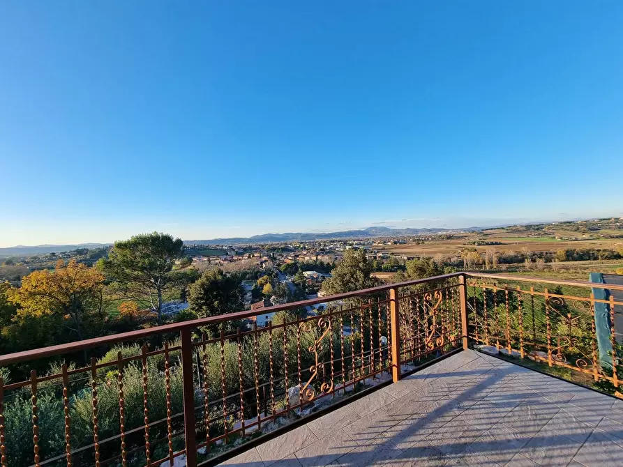 Immagine 32 di Villa in vendita  a Torgiano