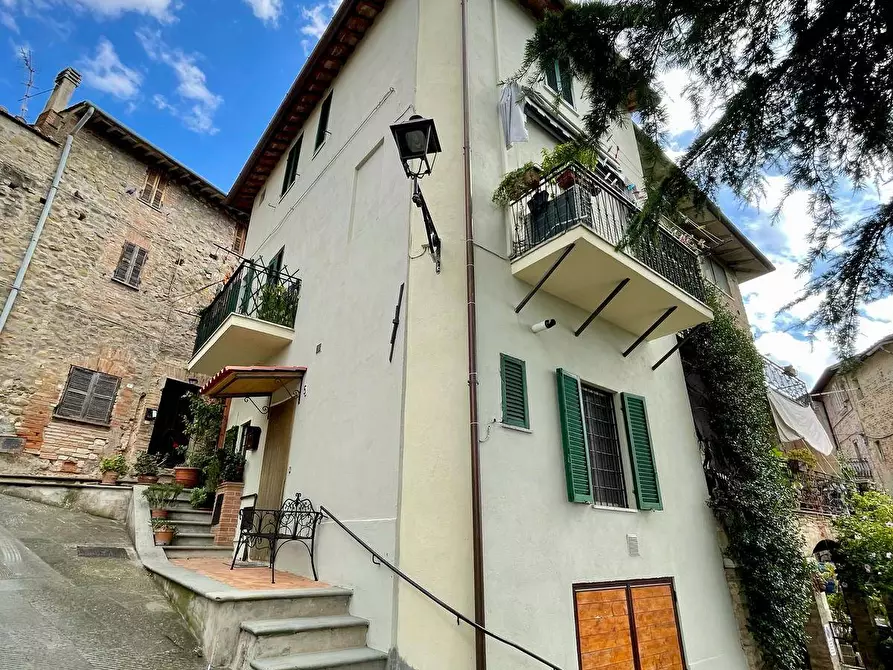 Immagine 2 di Casa semindipendente in vendita  a Deruta
