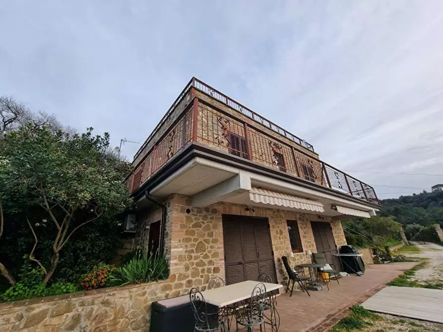 Immagine 4 di Villa in vendita  a Torgiano