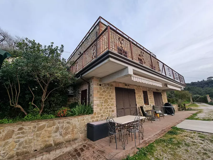 Immagine 5 di Villa in vendita  a Torgiano