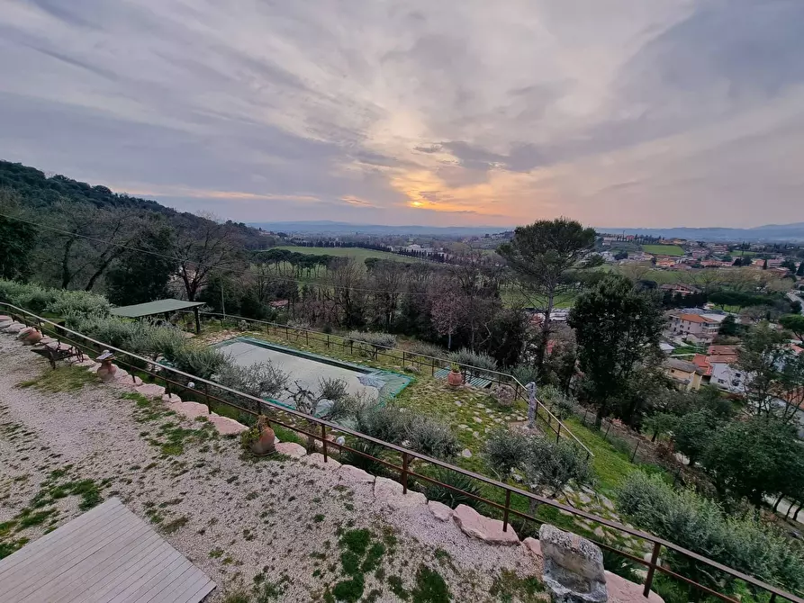 Immagine 9 di Villa in vendita  a Torgiano
