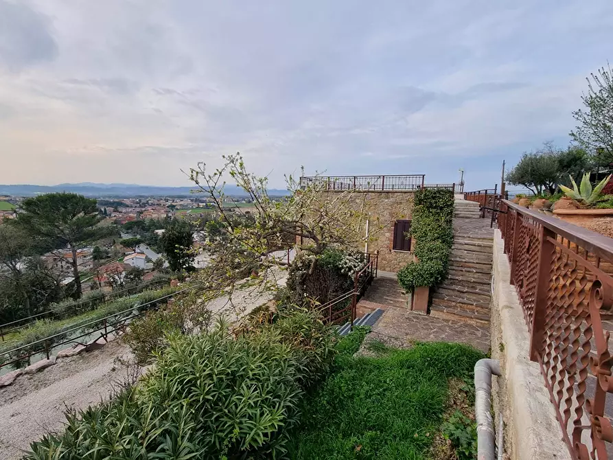 Immagine 11 di Villa in vendita  a Torgiano