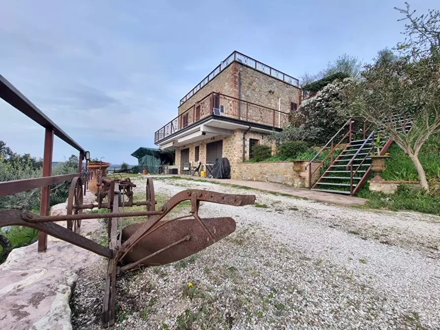 Immagine 12 di Villa in vendita  a Torgiano