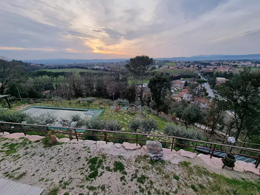 Immagine 17 di Villa in vendita  a Torgiano