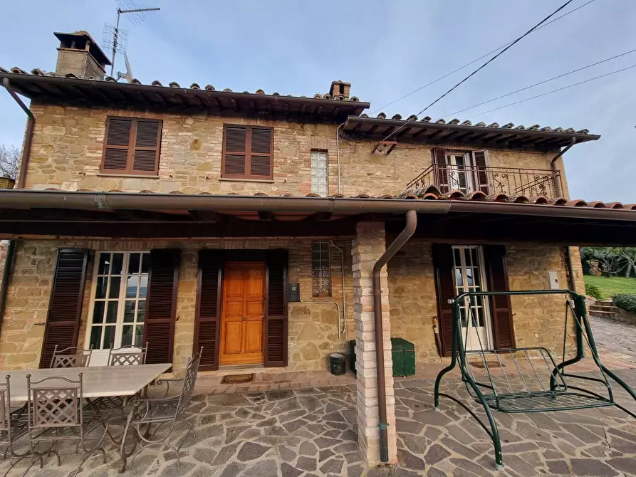 Immagine 2 di Villa in vendita  a Torgiano